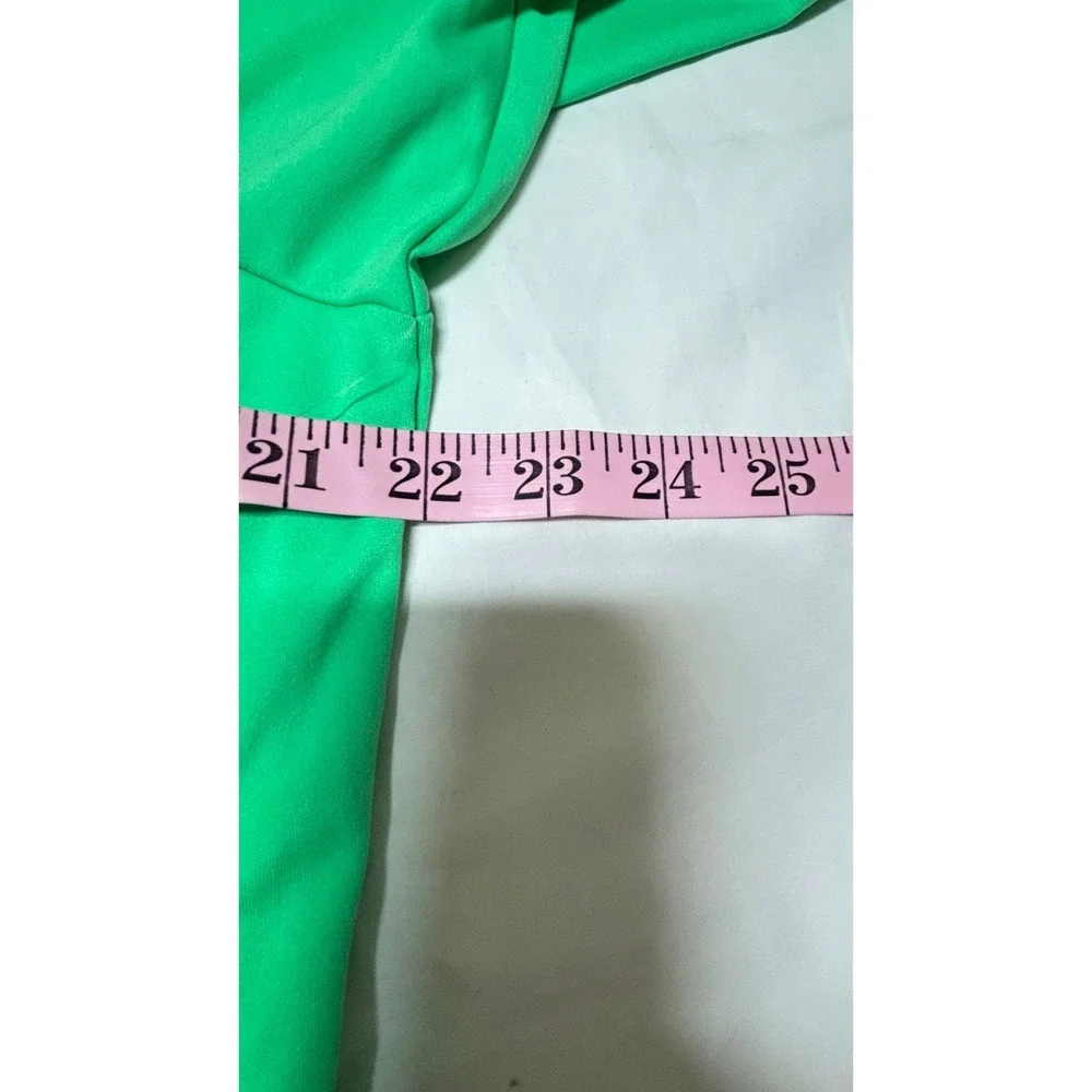 Nike Swim Mens Rash Guard Size Medium Digi Swoosh Green NESSD671-380 UPF 40+ NWT